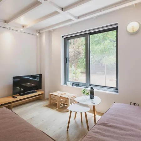 Hidden Gem In Center, Steps To Venetian Town Apartment